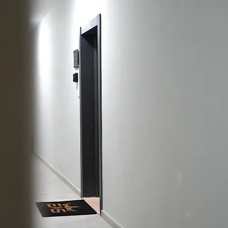 Eas Cozy Luxury Near Center Apartamento Tirana